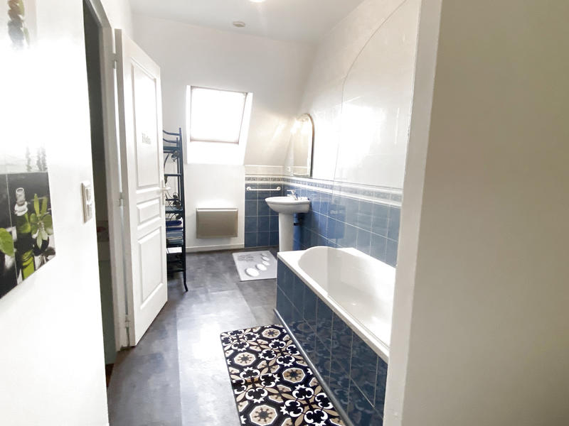 Maison - 162 m² - 9 pièces