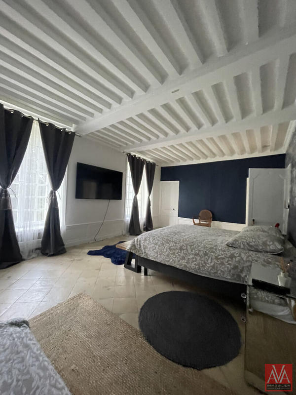 Maison - 335 m² - 10 pièces