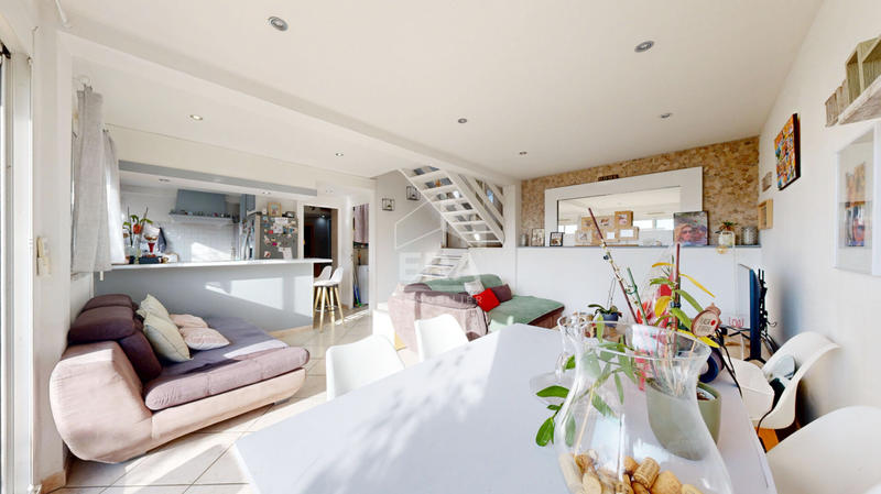 Maison - 98 m² - 5 pièces