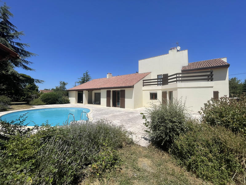 Maison - 275 m² - 8 pièces