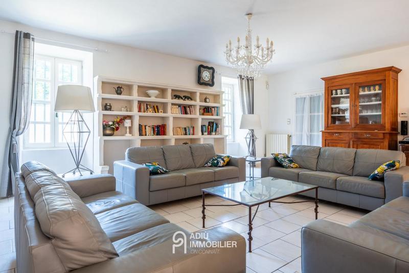 Mas - 635 m² - 20 pièces