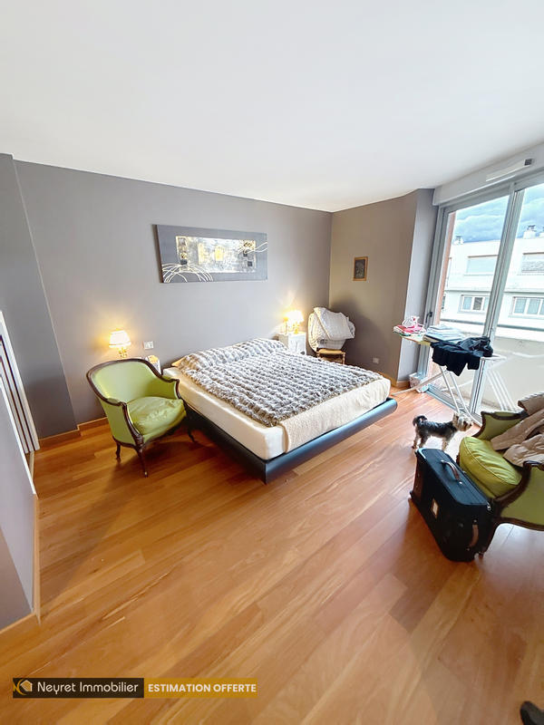 Appartement - 135 m² - 6 pièces