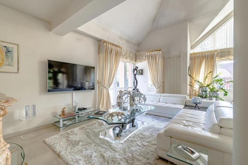 Propriété - 289 m² - 9 pièces