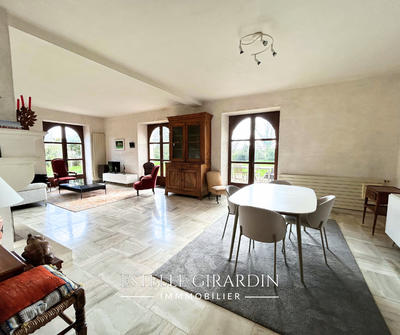 Maison - 210 m² - 7 pièces