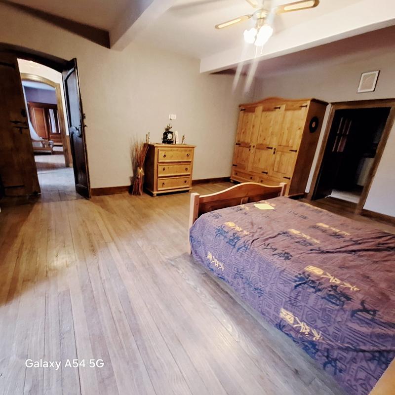 Maison - 300 m² - 11 pièces