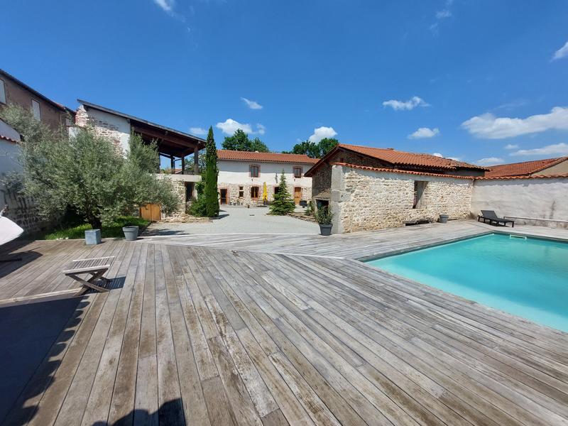 Maison - 240 m² - 5 pièces