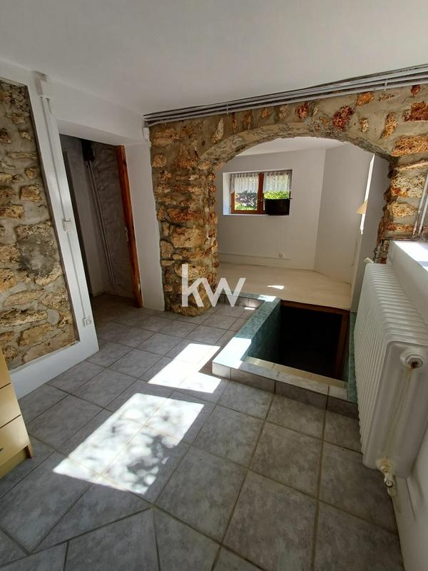 Maison - 222 m² - 9 pièces