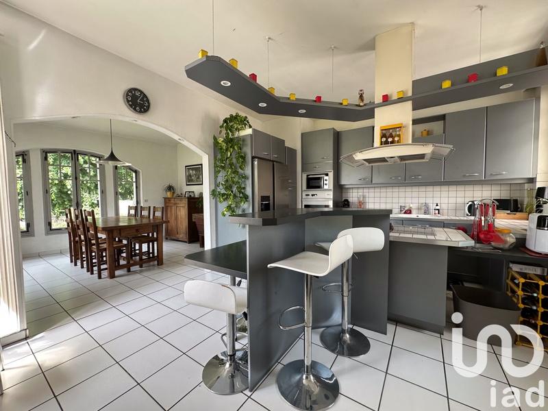 Maison - 320 m² - 12 pièces