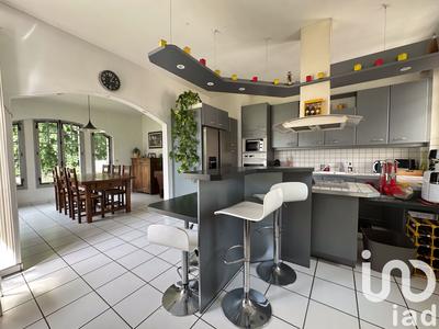 Maison - 320 m² - 12 pièces