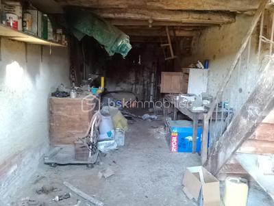 Maison - 300 m² - 4 pièces