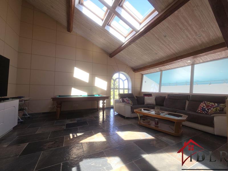 Maison - 252 m² - 7 pièces