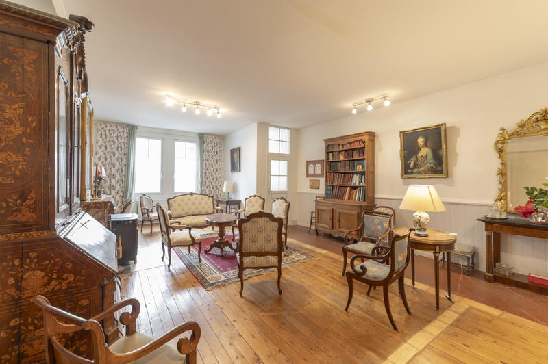 Maison - 225 m² - 7 pièces