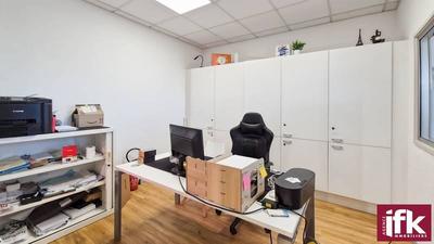 Local commercial - 87 m² - 4 pièces