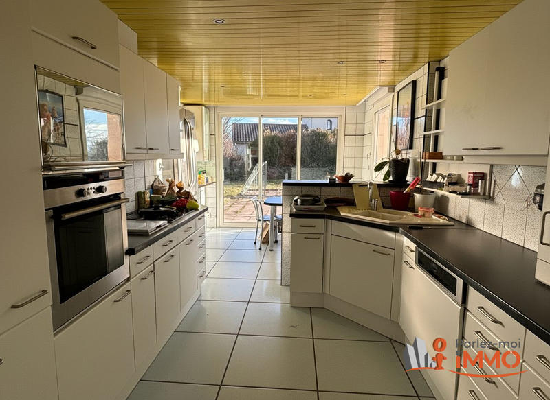 Maison - 220 m² - 8 pièces