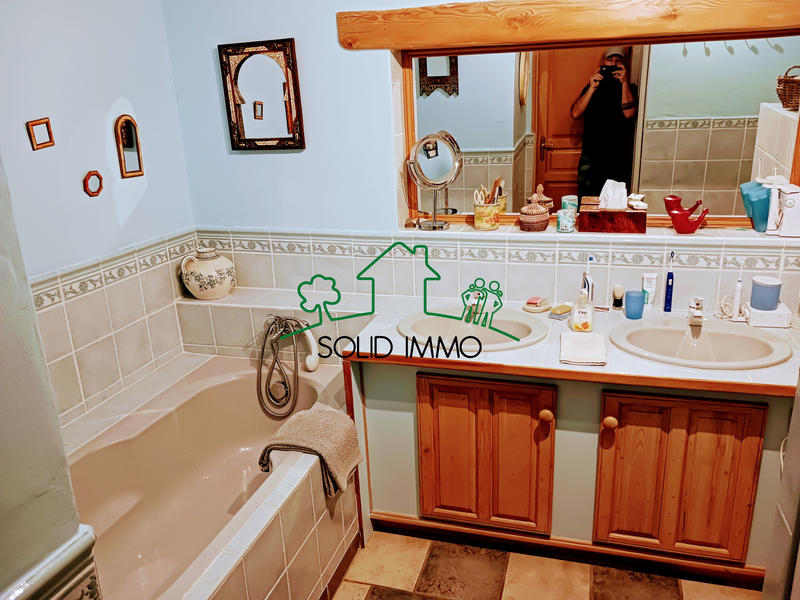 Mas - 150 m² - 14 pièces