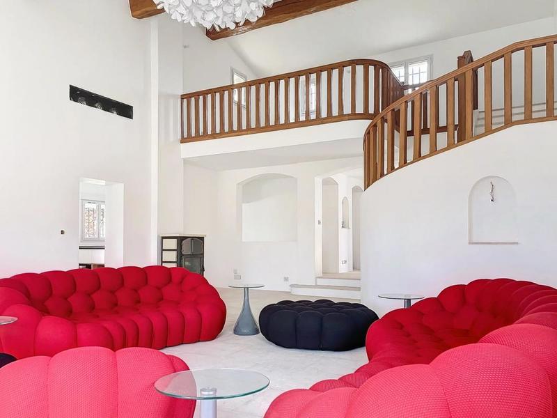 Villa - 305 m² - 8 pièces