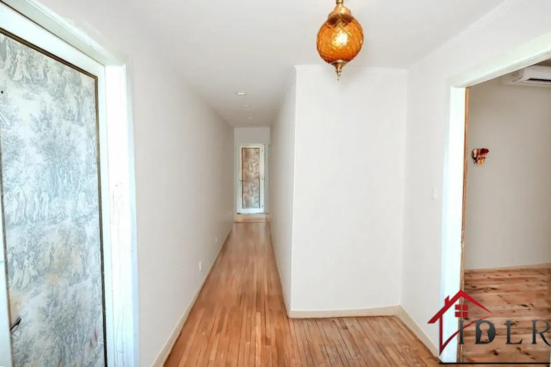 Maison - 277 m² - 10 pièces