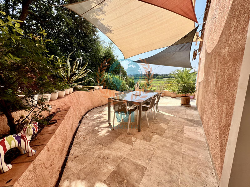 Maison - 233 m² - 10 pièces