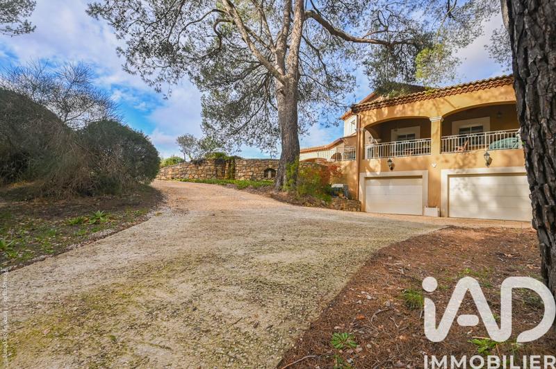 Maison - 210 m² - 7 pièces