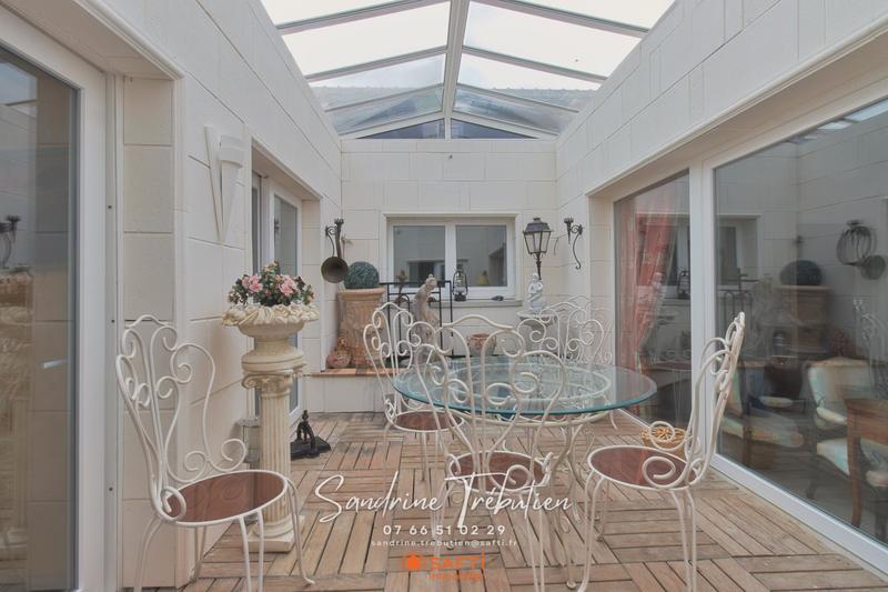 Maison - 357 m² - 12 pièces