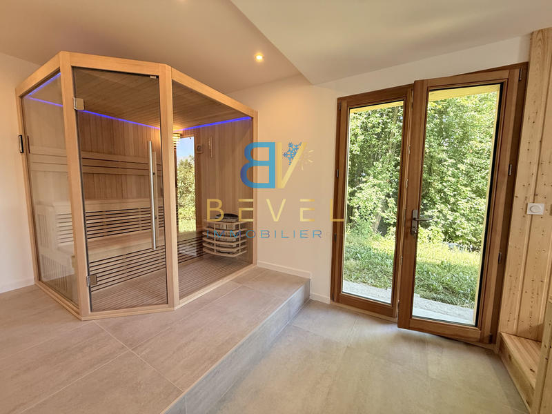 Châlet - 329 m² - 13 pièces