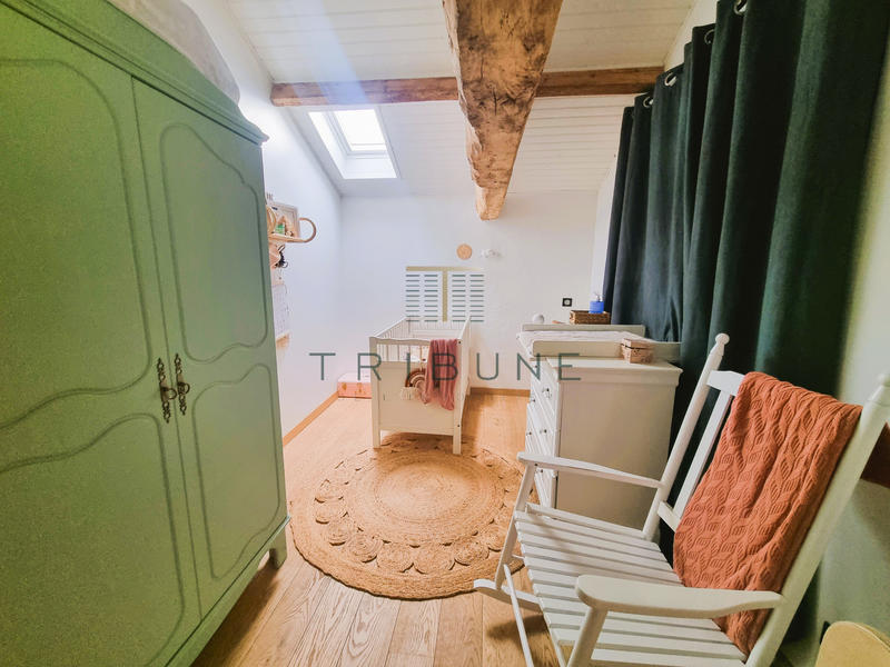 Maison - 210 m² - 6 pièces