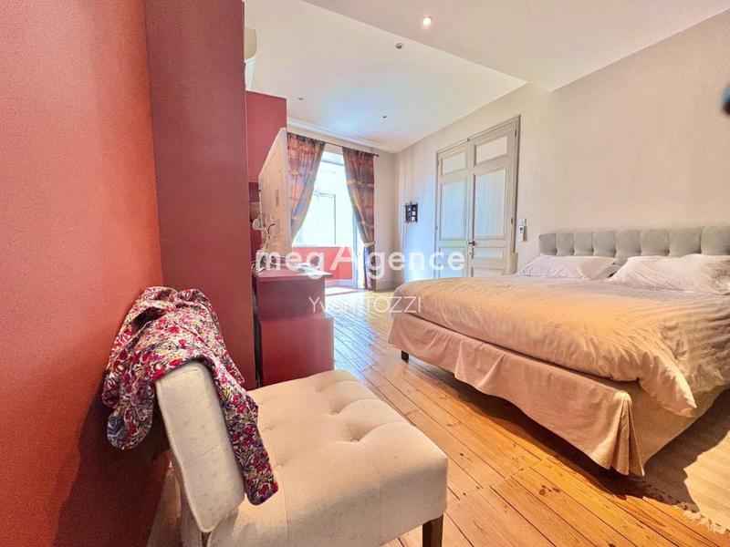 Maison - 279 m² - 12 pièces