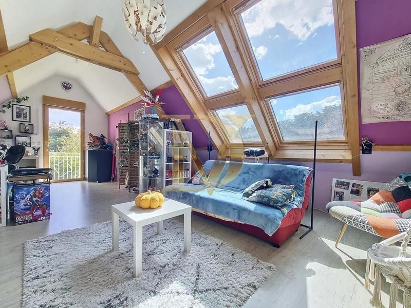 Propriété - 245 m² - 11 pièces