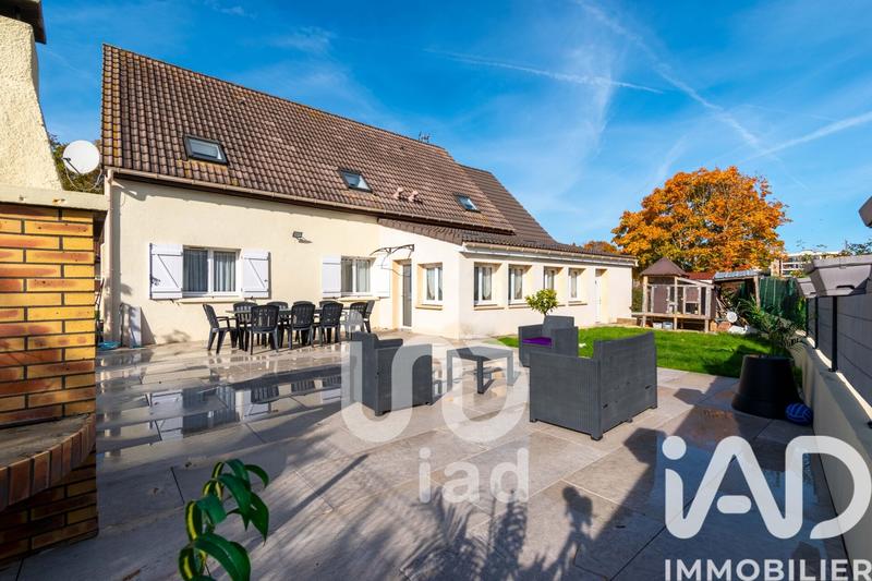 Maison - 200 m² - 10 pièces