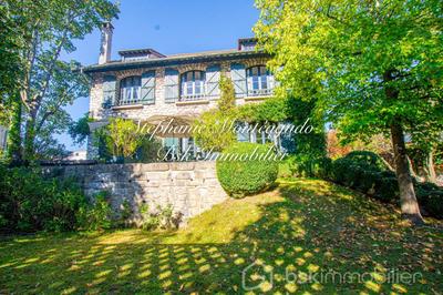 Demeure - 243 m² - 7 pièces