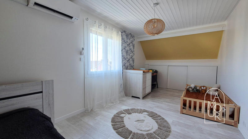 Maison traditionnelle - 193 m² - 9 pièces