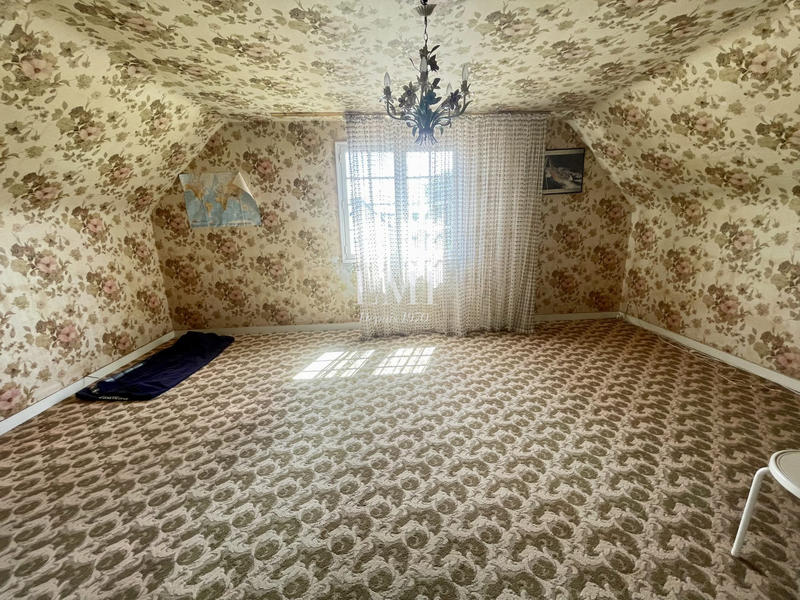 Maison - 238 m² - 8 pièces