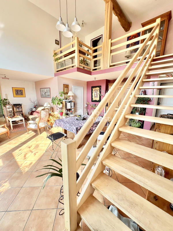 Maison - 243 m² - 8 pièces