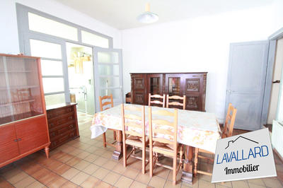 Maison - 162 m² - 9 pièces