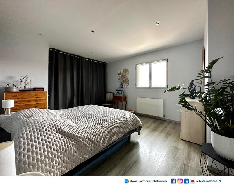 Maison - 225 m² - 7 pièces