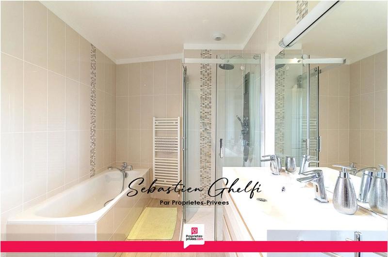 Maison - 220 m² - 8 pièces