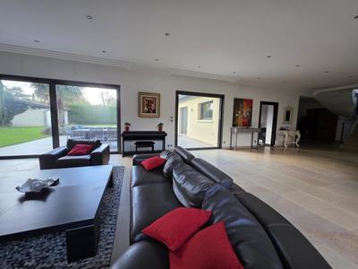Villa - 300 m² - 7 pièces
