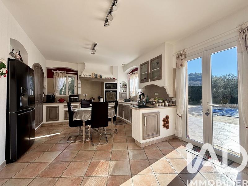 Maison - 260 m² - 7 pièces