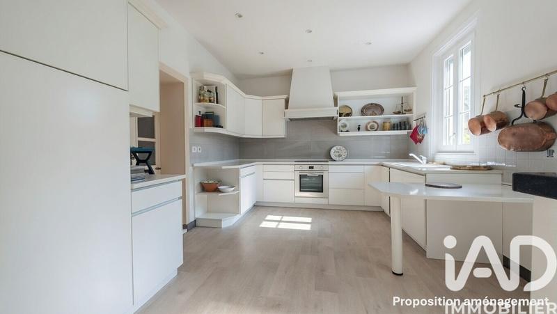 Maison - 250 m² - 9 pièces