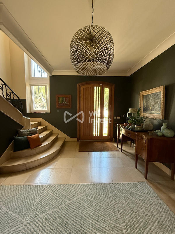 Maison - 260 m² - 8 pièces