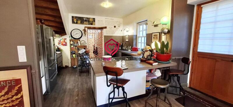 Maison - 252 m² - 11 pièces