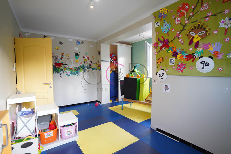 Local d'activités - 100 m²