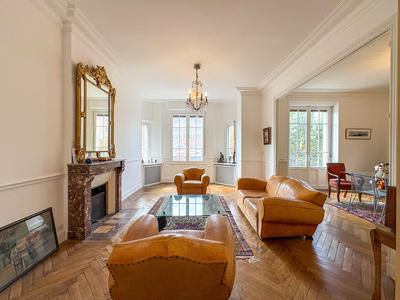 Appartement - 137 m² - 6 pièces