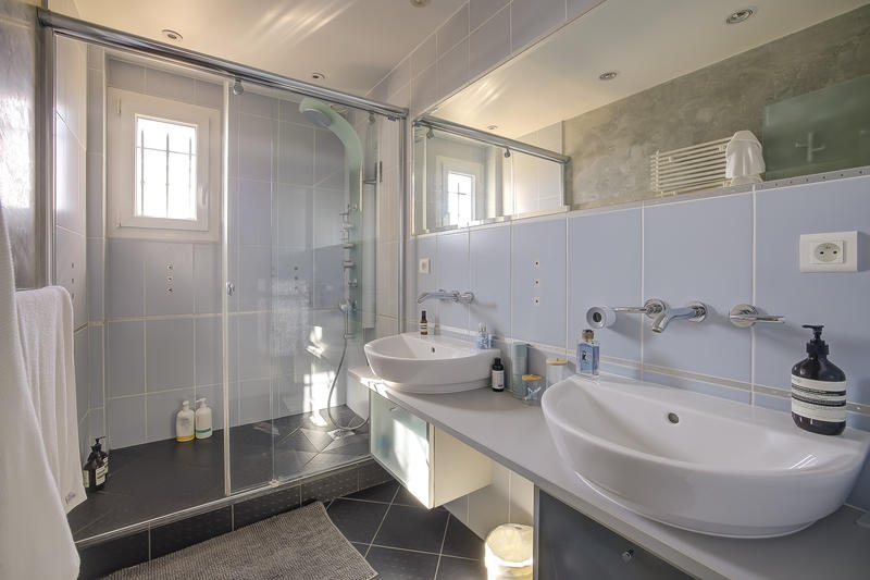 Villa - 220 m² - 6 pièces