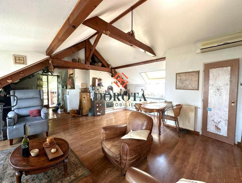 Maison - 182 m² - 9 pièces