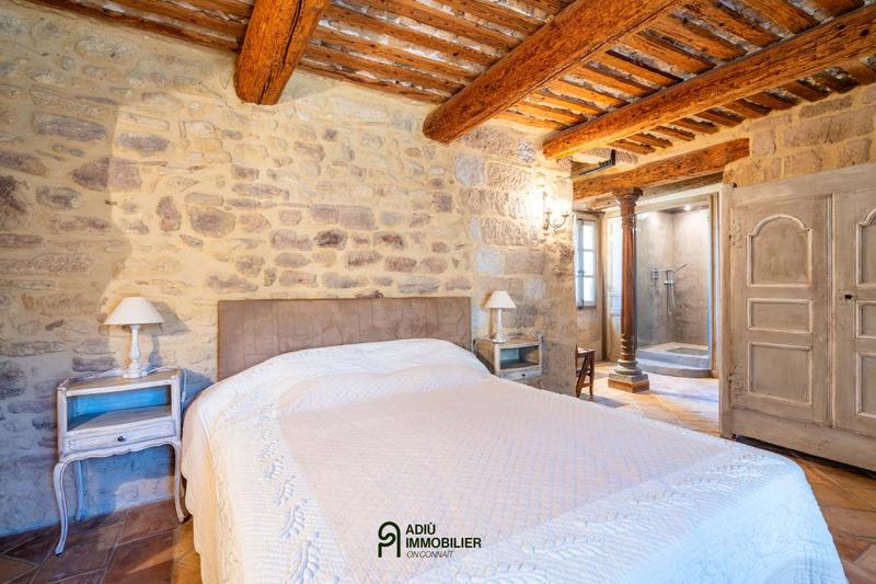 Propriété - 377 m² - 9 pièces