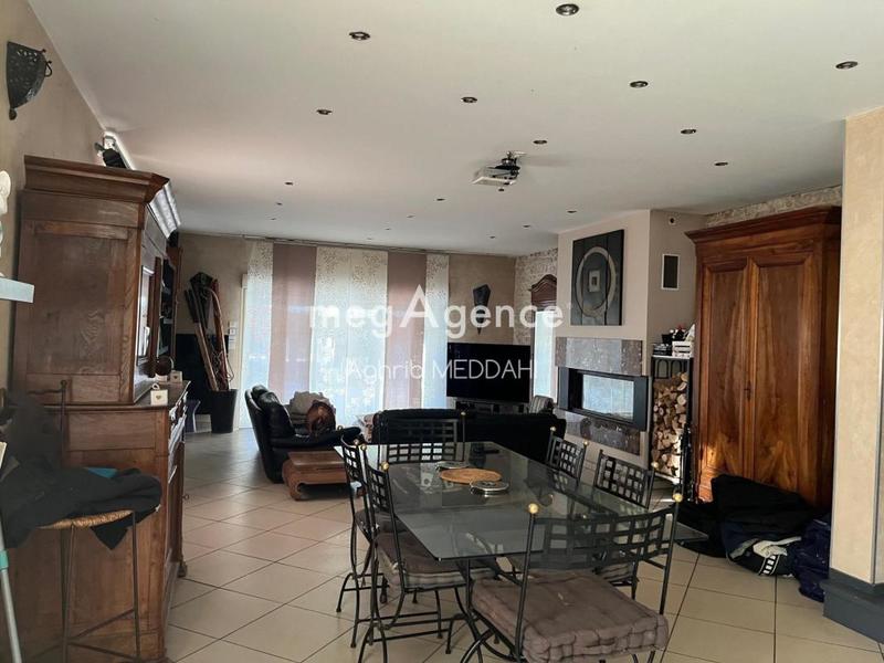 Maison - 201 m² - 8 pièces