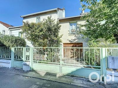 Maison - 90 m² - 6 pièces