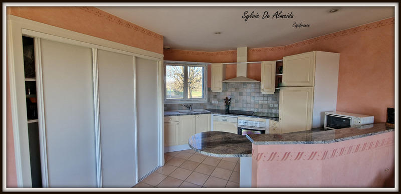 Maison - 270 m² - 8 pièces