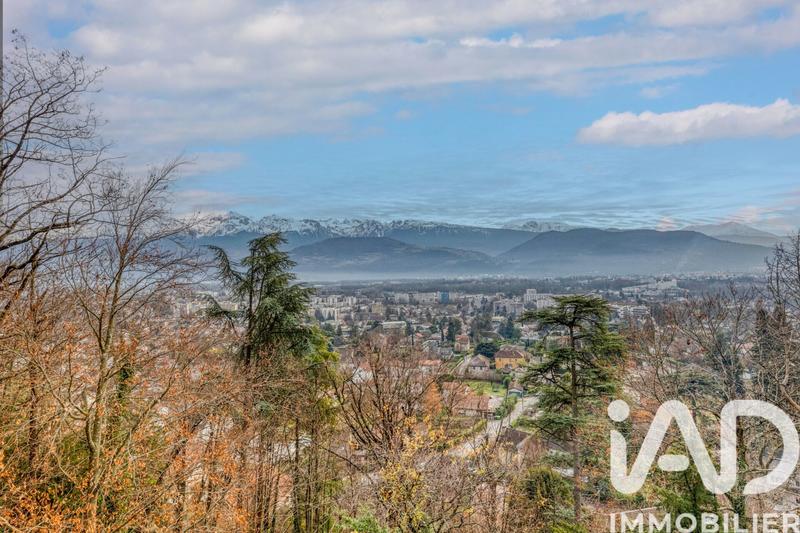 Maison - 233 m² - 8 pièces